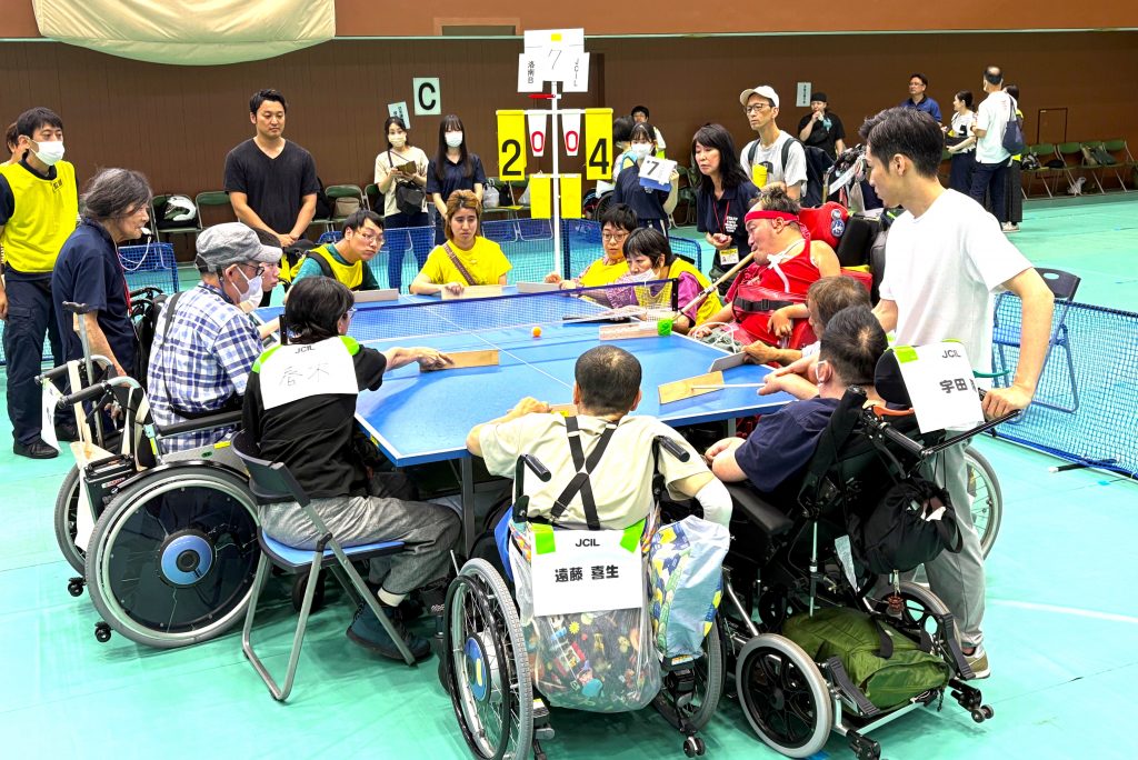 卓球バレー 集中の熱戦 全京都障害者総合スポーツ大会開幕