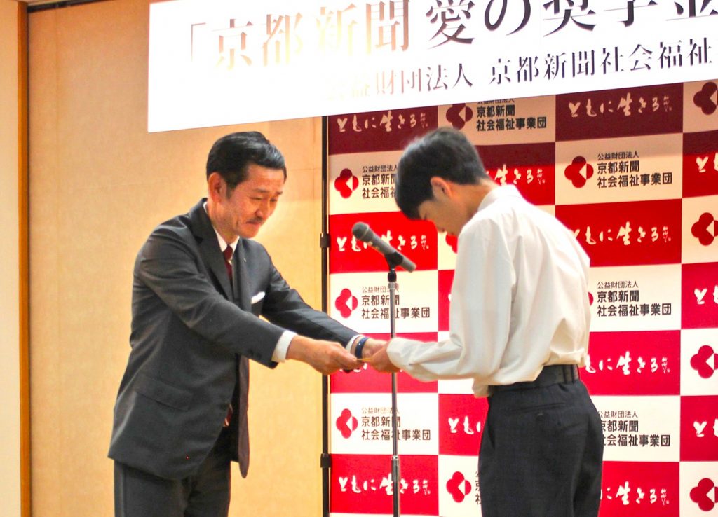 ｢感謝胸に音楽の道精進｣｢苦境に負けず頑張る｣　371人に3492万円 奨学生に直接手渡し（25/07/22）