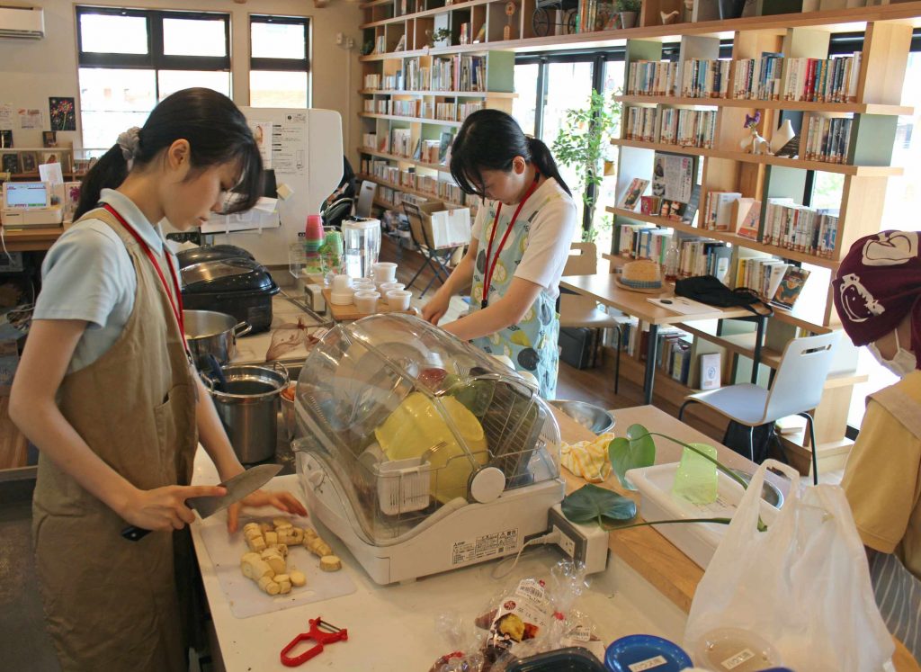 子ども食堂 SOS聞ける場に/支え合いの環境にうれしさ(2025/08/18)