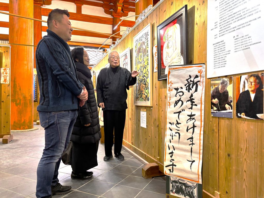 平和祈る仏画に癒やし
