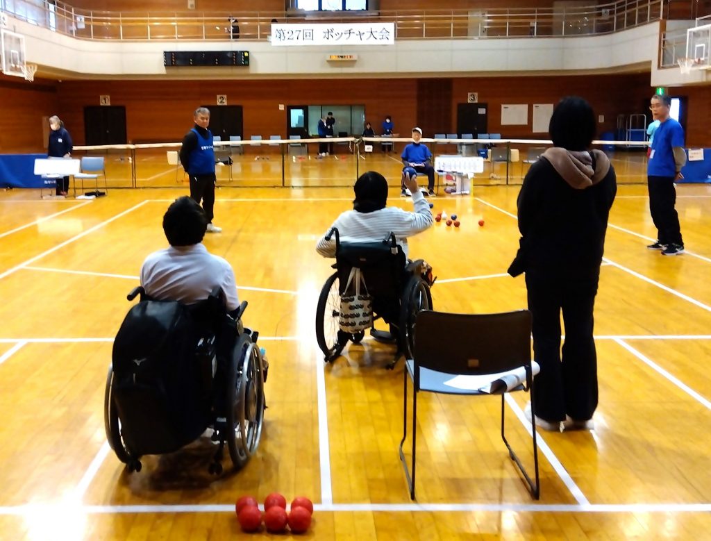 好投に拍手　左京でボッチャ大会
