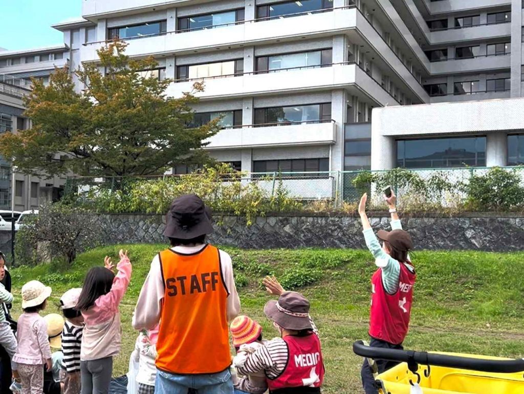 社会全体で支援必要