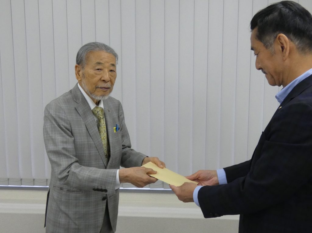下京区の吉谷正紀さんより地域福祉のためにと「善意の小箱」に寄付