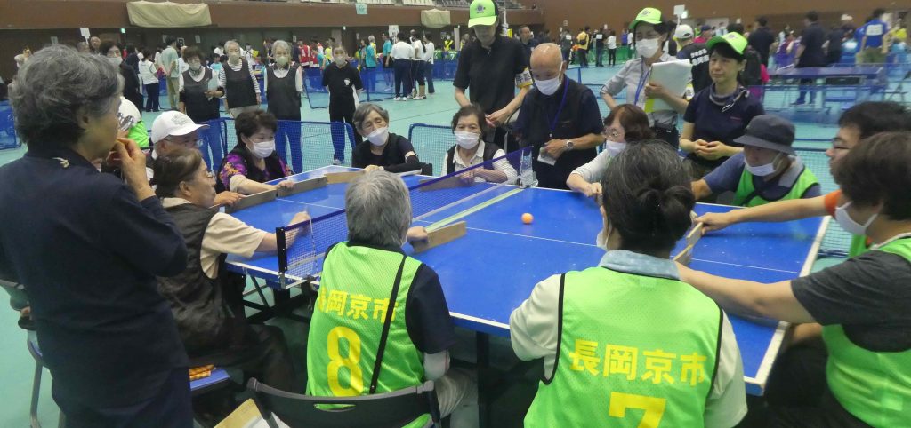 卓球バレー、白熱のラリー 全京都障害者総合スポーツ大会開幕