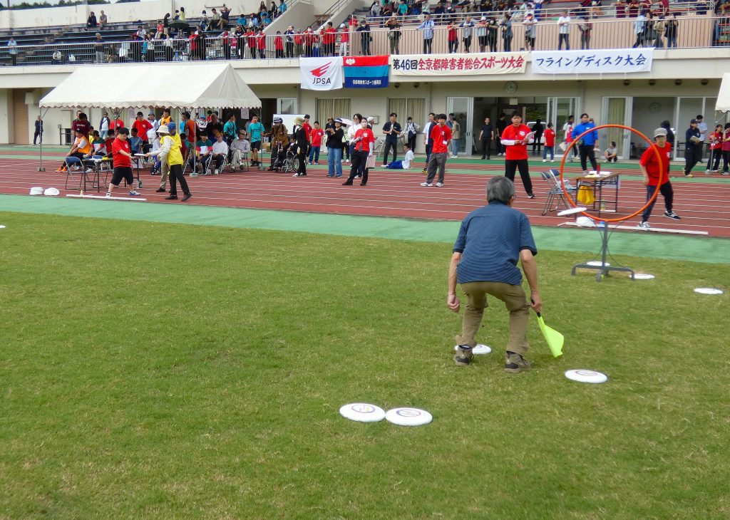 フライングディスク大会　160人が仲間と絆深め　京丹波
