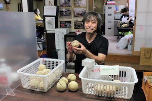 硬球 手縫い補修も軌道に/「いろんな人 ともにある」を（21/06/28）