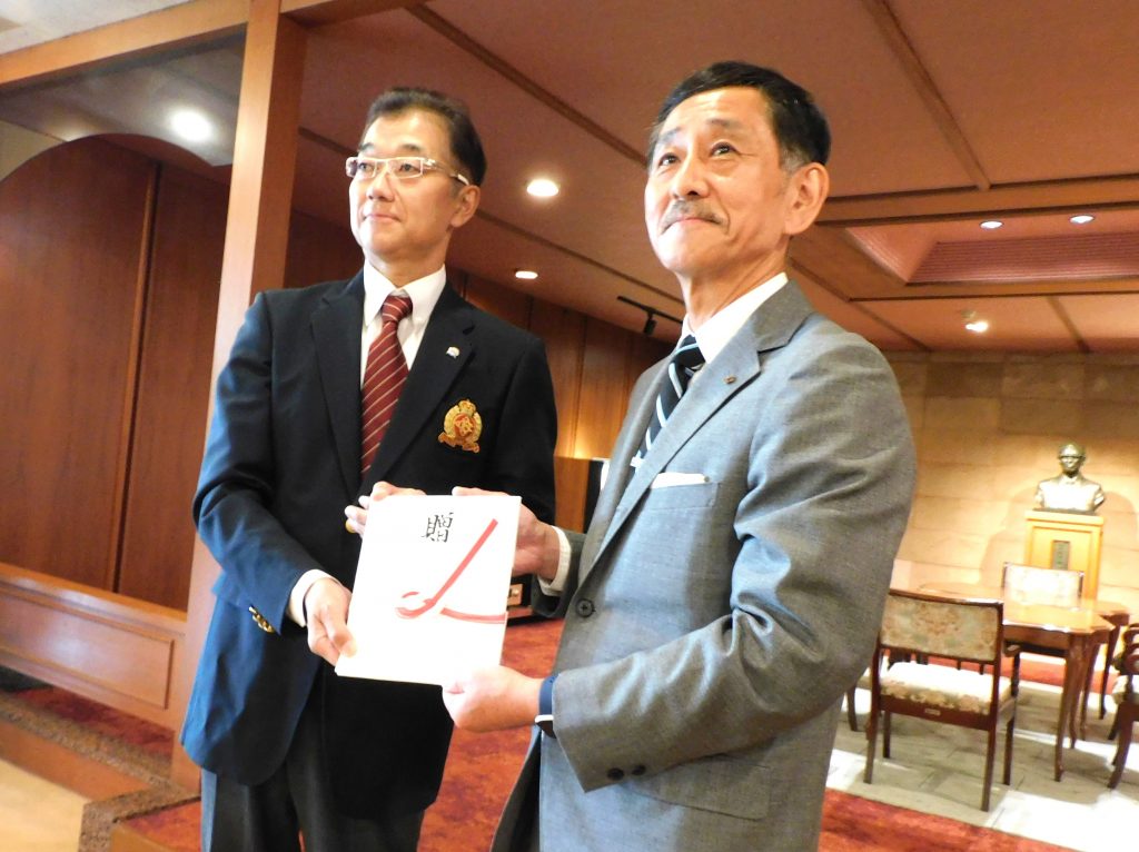 慈善大会の100万円寄付 京都ゴルフ倶楽部 本社事業団に(2025/10/04)