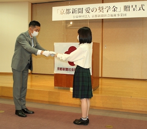 コロナ禍克服願う　市民の善意届ける/学生・生徒429人に4131万円（22/07/26）